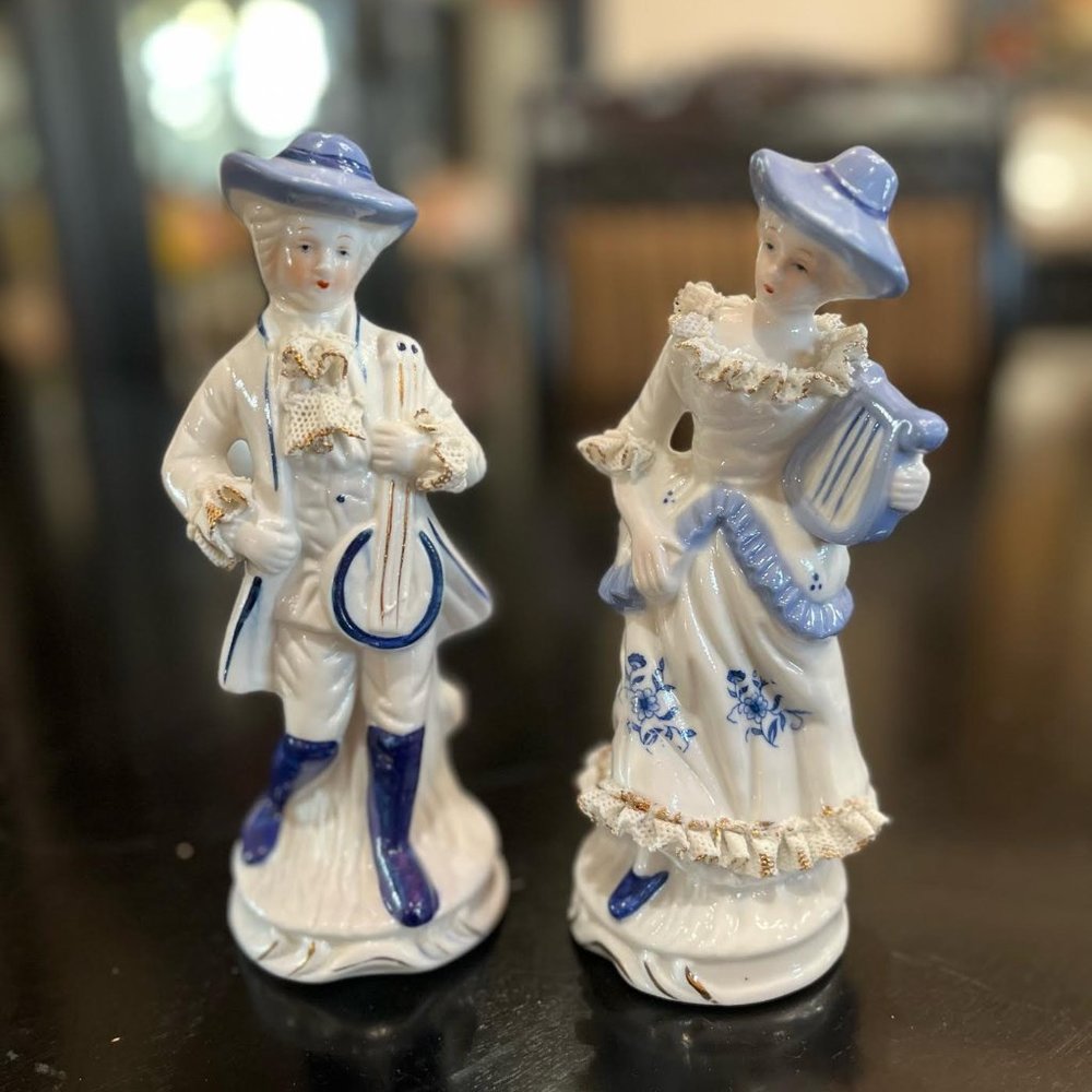 Vintage figurines porcelain couple